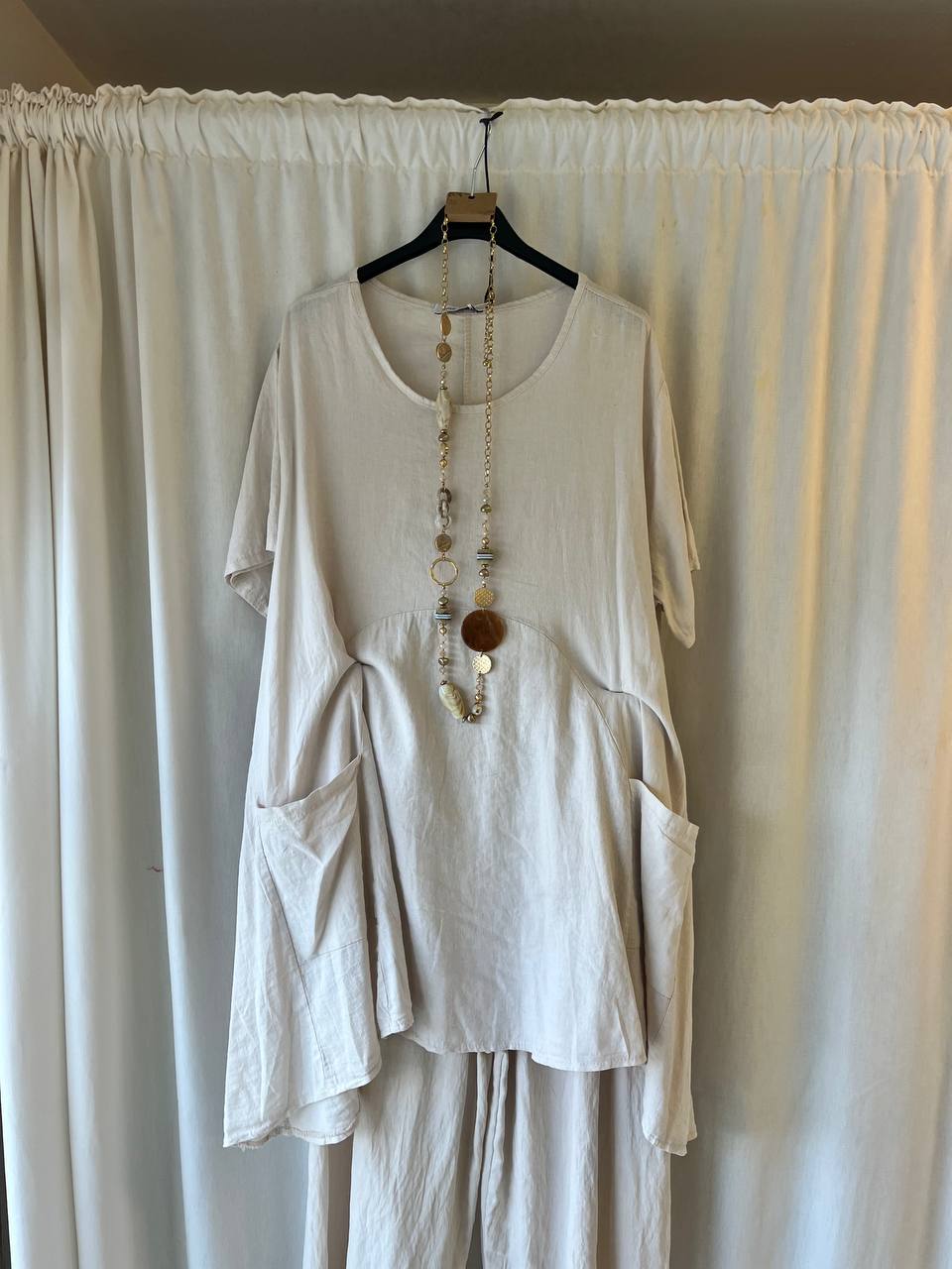 Flared Crème White Outfit with Pendant